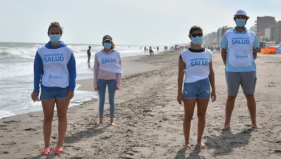 Prevención y orientación sobre el COVID-19 en las playas