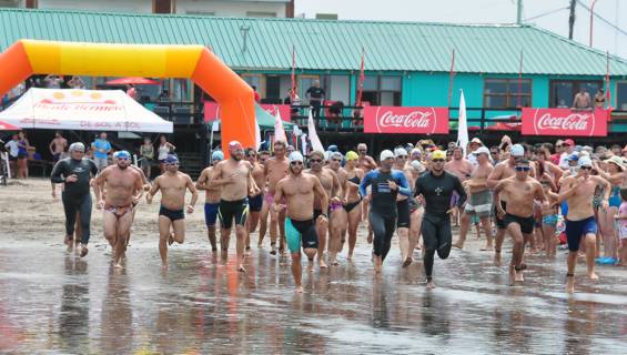 Doscientos nadadores participaron del Aguas Abiertas 2018
