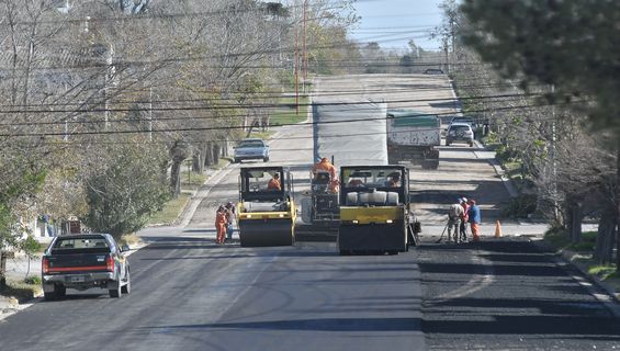 Avanza la pavimentación en Avenida Fossatty