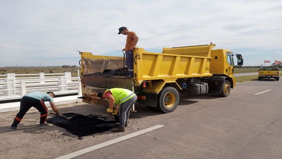 Vialidad Provincial realizó tareas de bacheo en la Ruta 78