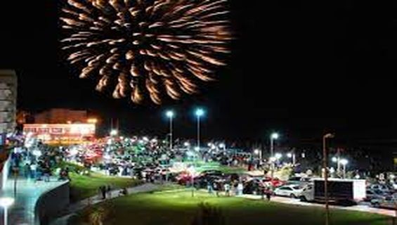 Monte Hermoso recibe el nuevo año con un espectáculo lumínico y música en vivo